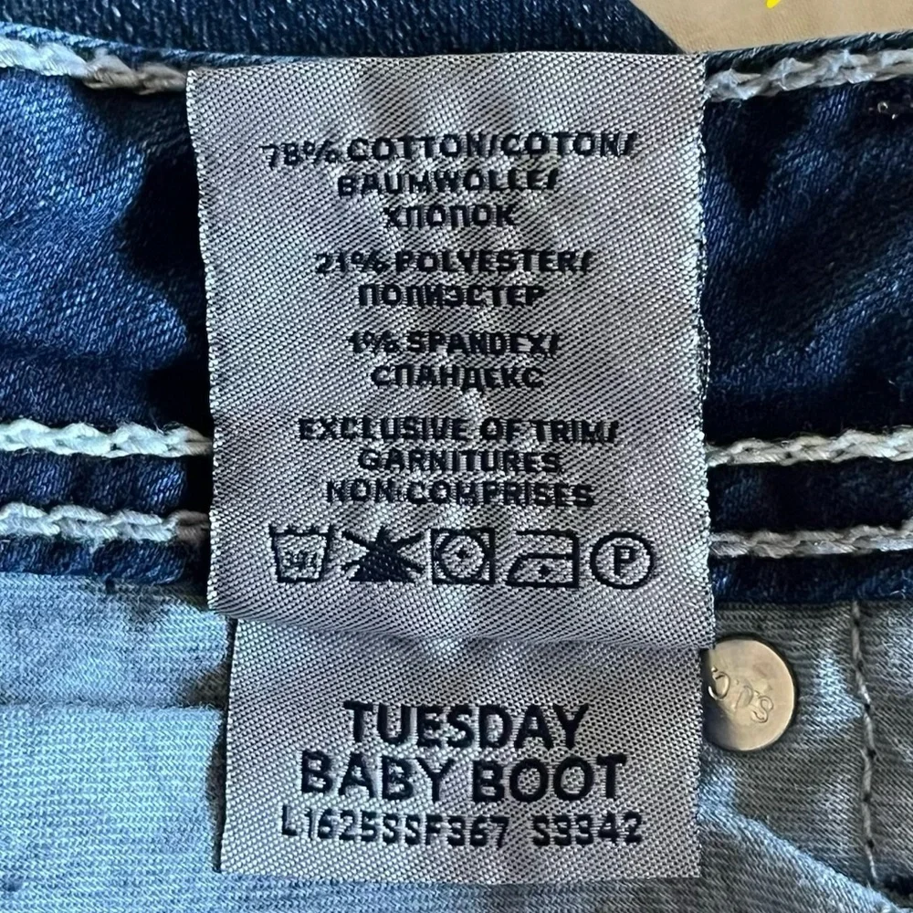 Silver Jeans Tuesday Baby Boot Low-Rise Jeans
